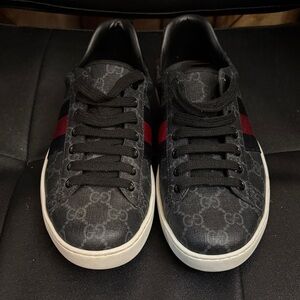 Gucci Men's Black and Red Patterned Sneakers